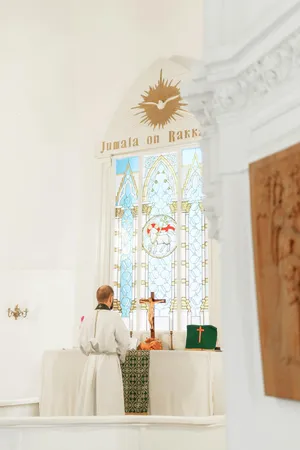 Wisin se bautiza en el río Jordán: testimonio de conversión