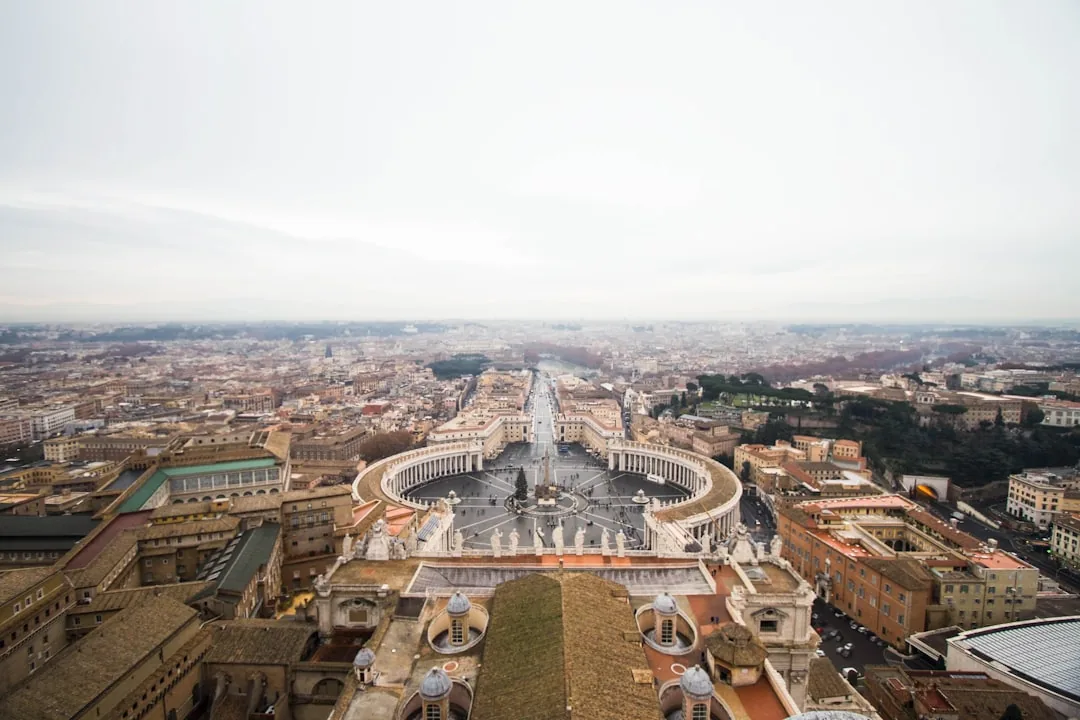 Diplomacia Papal: Construindo Pontes em um Mundo Dividido