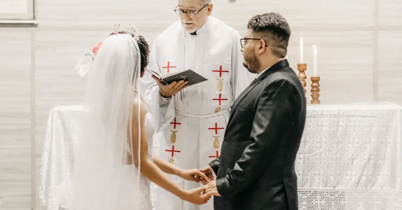 ¿Puede funcionar un matrimonio entre un cristiano y un ateo?