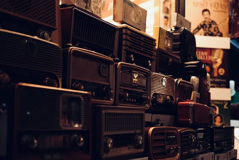 La comunicación humana ante el desafío de la inteligencia artificial: Reflexiones en el Día Mundial de la Radio