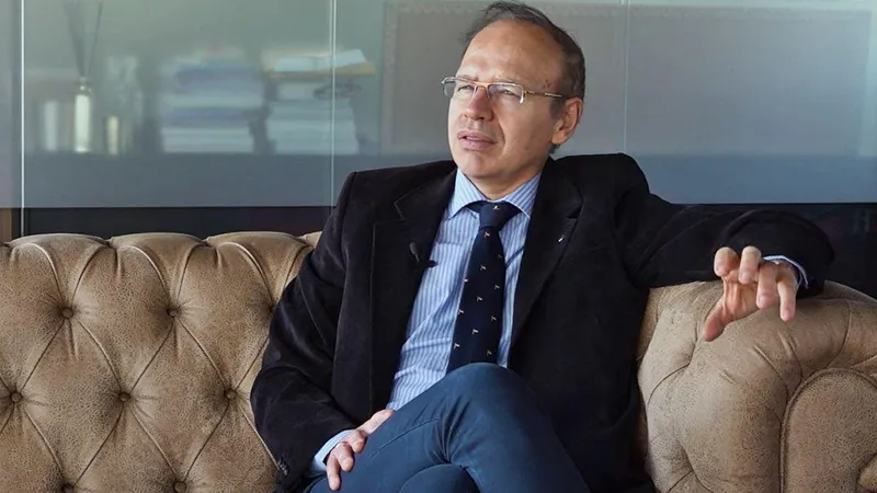 Dr. Martínez-Sellés: «El registro de objetores al aborto permite la discriminación de los médicos»