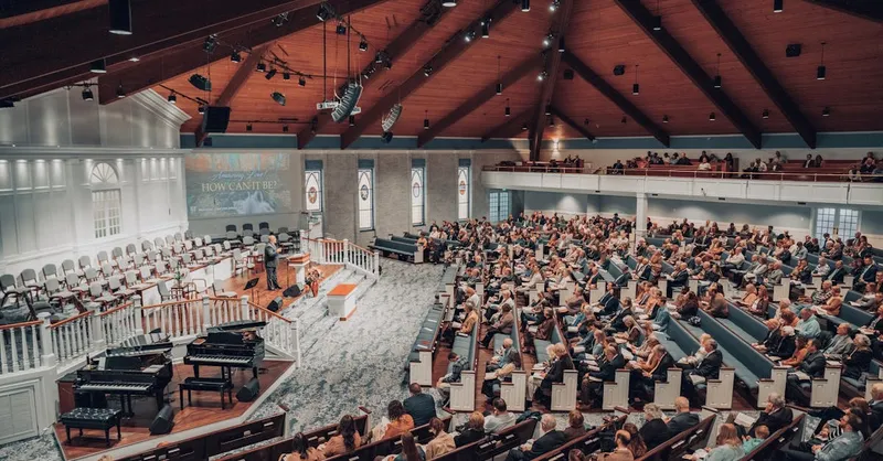 Multitudinaria beatificación del Cura Valera en su pueblo andaluz