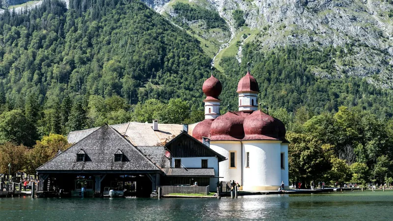 A esta misteriosa iglesia bávara sólo se puede acceder en barco